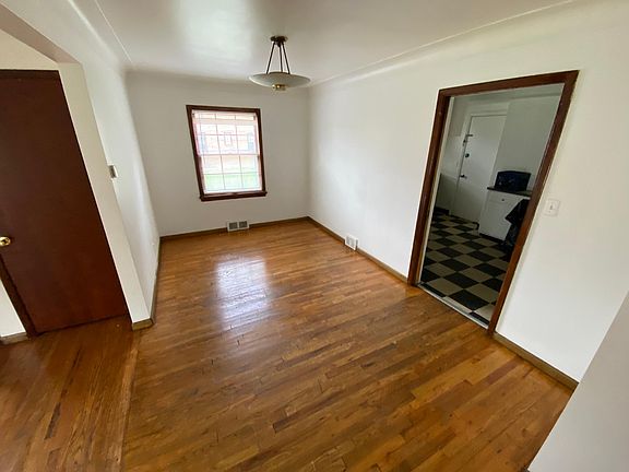 4th image of 17727 Chagrin Blvd #1