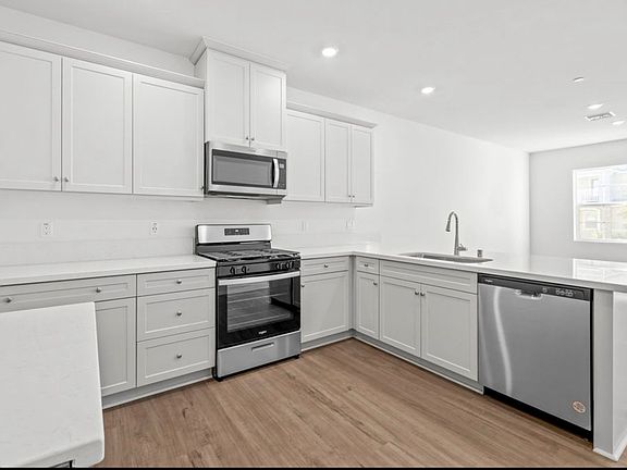 4th image of 4272 S Hermosa Paseo