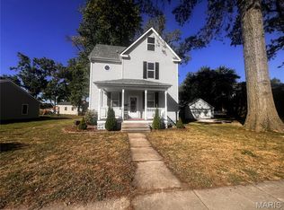 951 10th St, Carlyle, IL