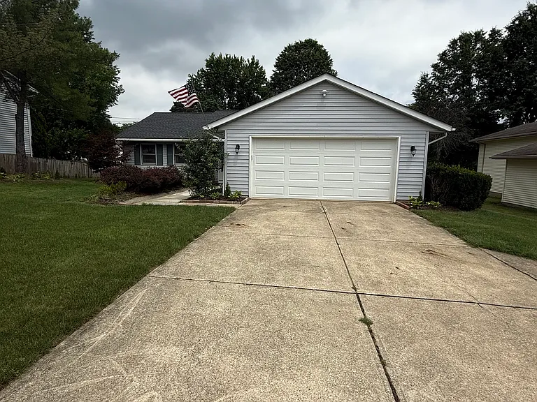 1775 Glenwood Dr — Photo 1