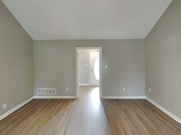 3rd image of 711 Cedar Brake Dr