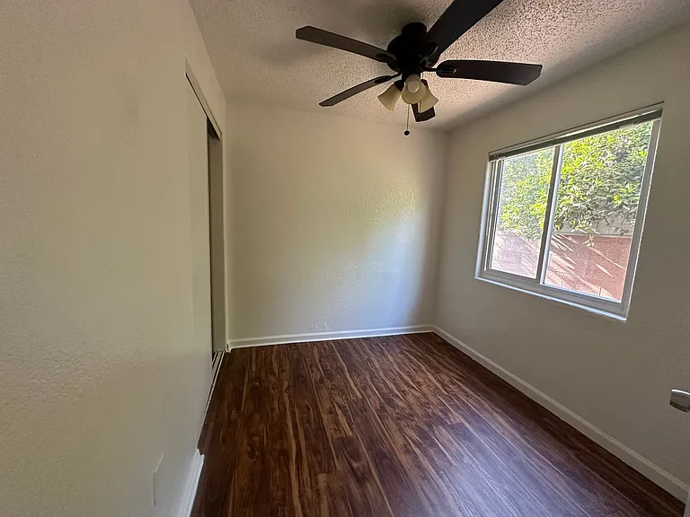 1033 Hoffman Ave #12 — Photo 38