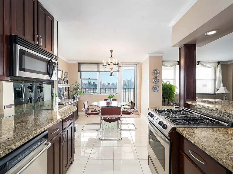 6040 Boulevard East #23 — Photo 8
