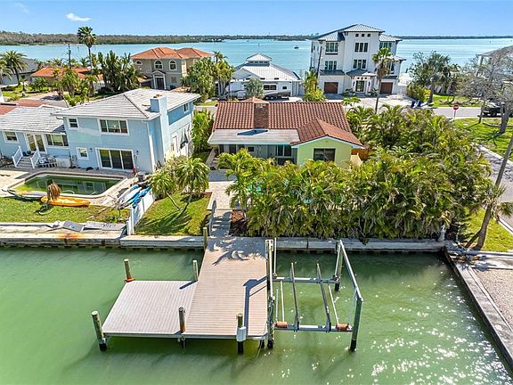 3rd image of 562 Johns Pass Ave