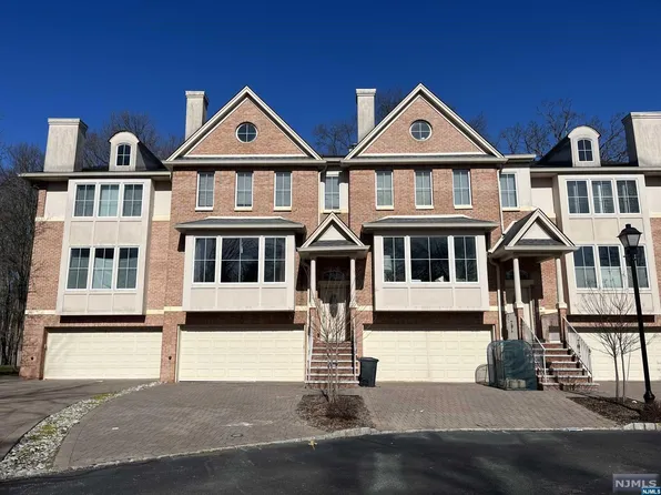 35 Harrington Ct, Harrington Park, NJ 07640