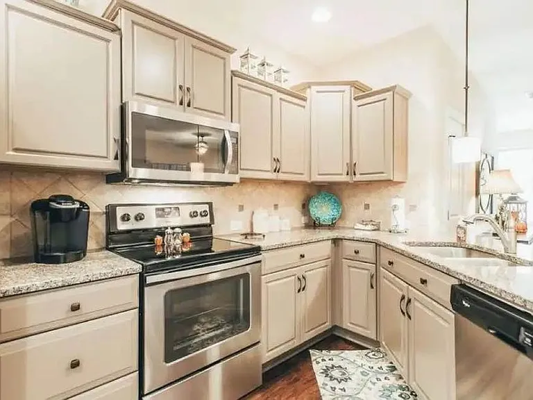 1600 Shadow Green Dr — Photo 3