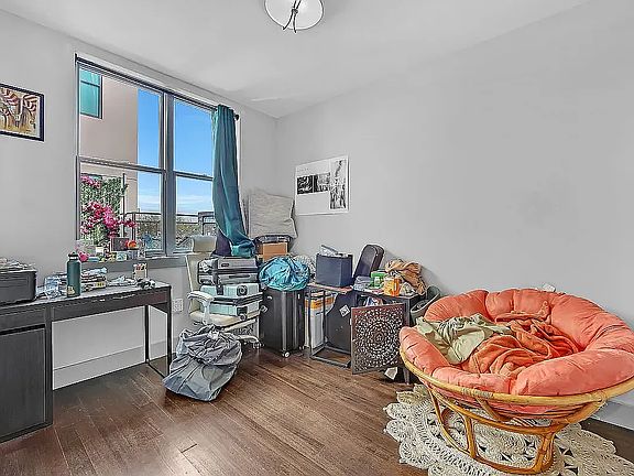 4th image of 252 Melrose St #4F