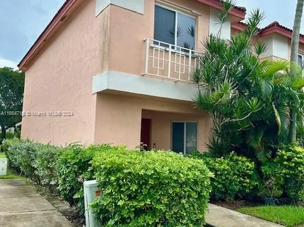 763 NW 208th Ter, Pembroke Pines, FL 33029
