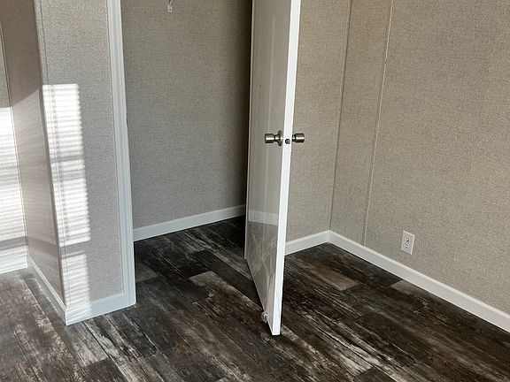 3rd image of 120 Wardlow Dr