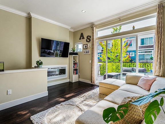 4th image of 2528 156th St #9