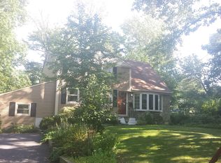 8 Maplewood Dr, Middletown, NJ 07748