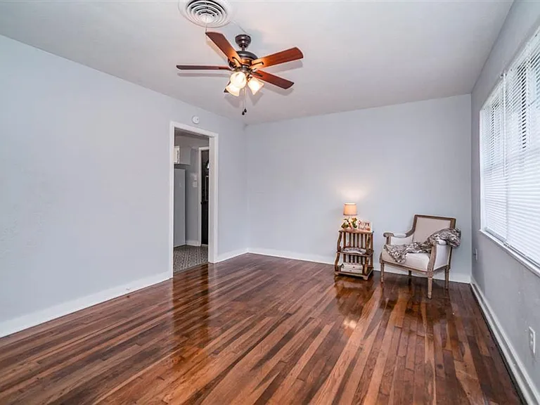 812 Glencrest Ln — Photo 5