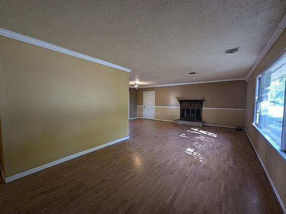 3rd image of 390 23rd St