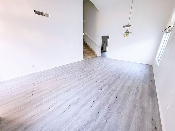 3rd image of 6207 American Beauty Ave