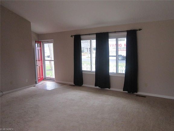 4th image of 163 Beachwood Ave