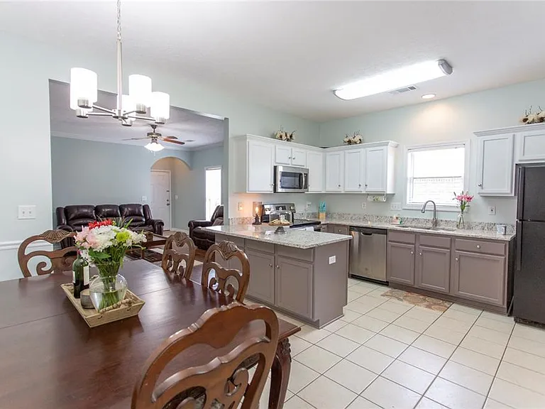 6913 Sandfield Dr — Photo 5