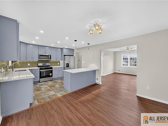 3rd image of 19 Harris St