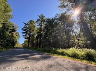 35 Kimberly Ln, Gouldsboro, PA 18424