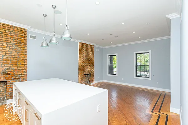 Rented by MySpaceNYC | media 27