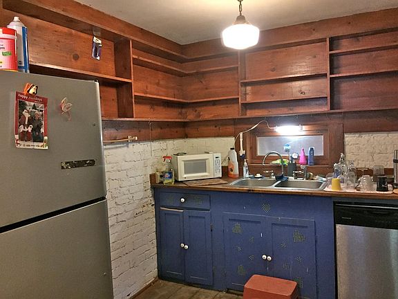 5th image of 322 N 11th St