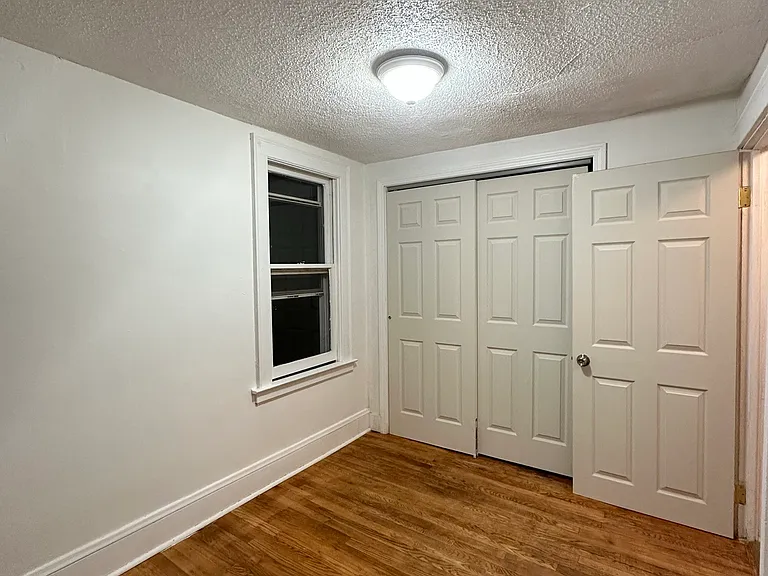 28 Beverly Hts #2 — Photo 18