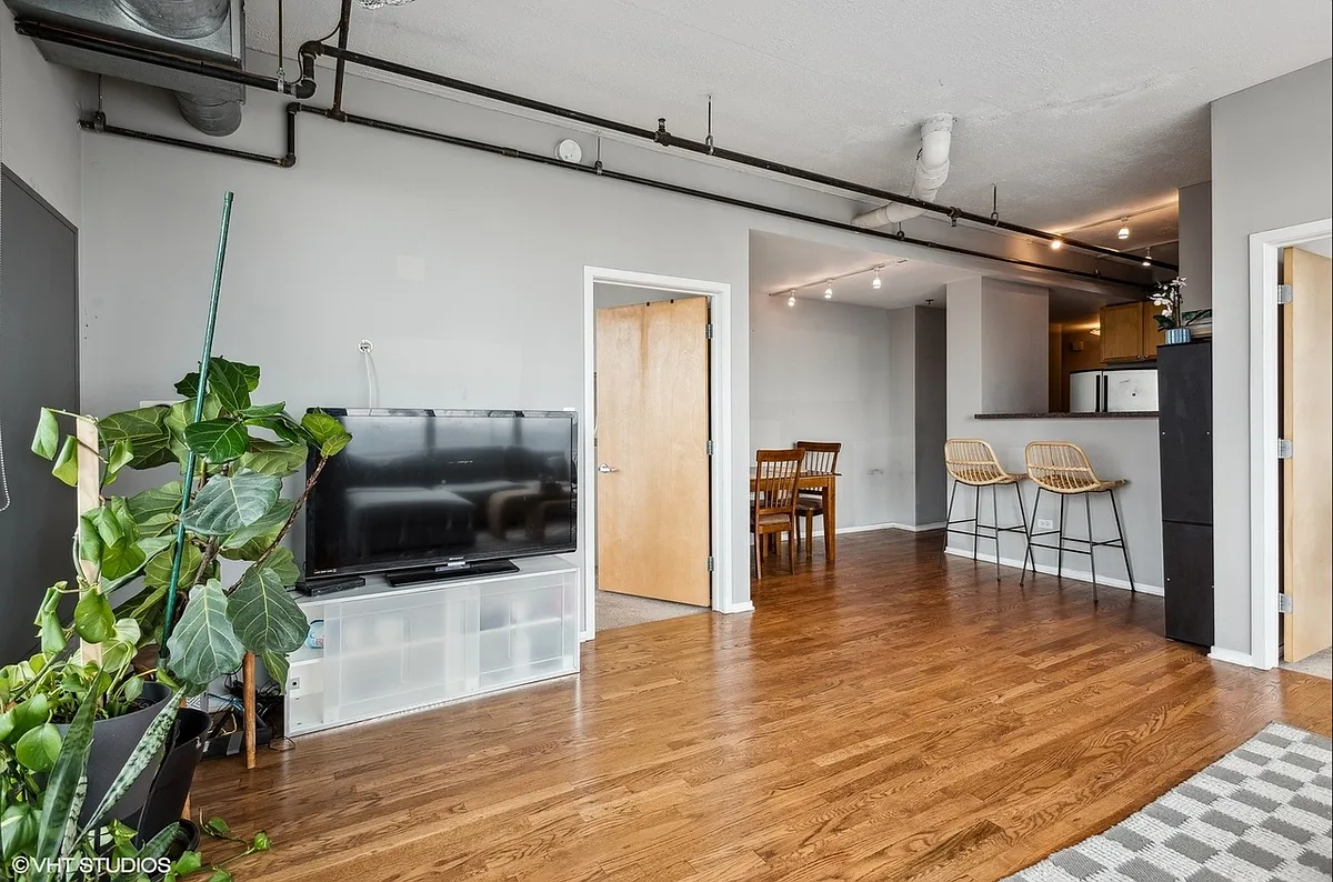 Building Photo - 700 W Van Buren St #1406