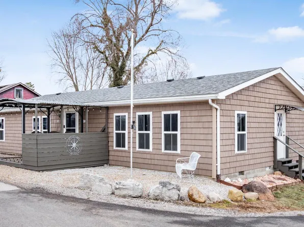 82 Wood St, Buckeye Lake, OH 43008