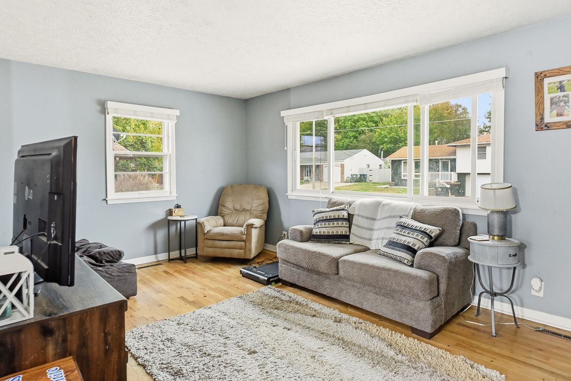 next background image