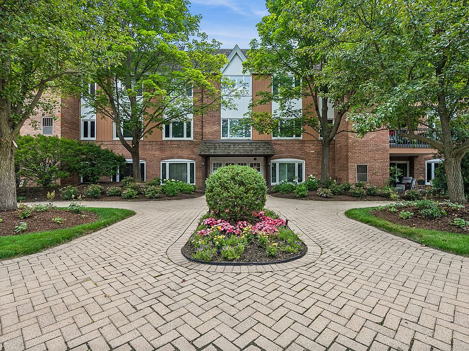 1st image of 207 Rivershire Ln APT 207