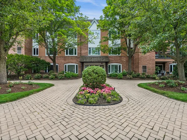 207 Rivershire Ln APT 207, Lincolnshire, IL 60069