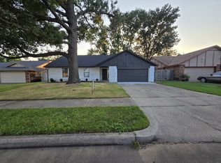 1304 S 32nd St, Broken Arrow, OK 74014