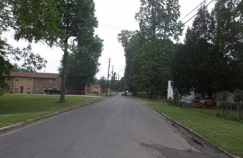 2nd image of 526 Lawson St