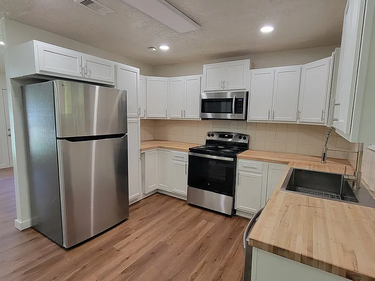 2100 Hill Top Ct #1 — Photo 20