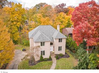 248 Sand Run Rd, Akron, OH 44313