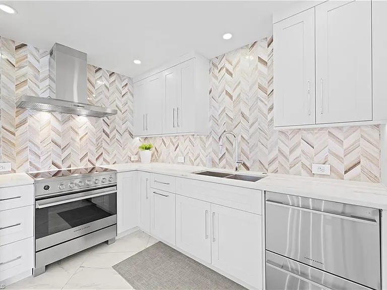 3443 Gulf Shore Blvd N #803 — Photo 9
