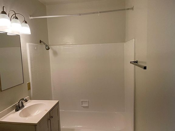 5th image of 7104 Franklin Ave APT 6