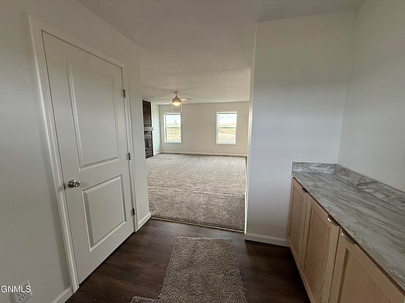 5th image of 13068 Sandy St