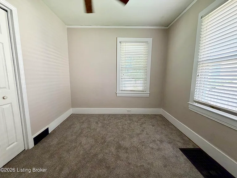 1104 Barret Ave — Photo 7