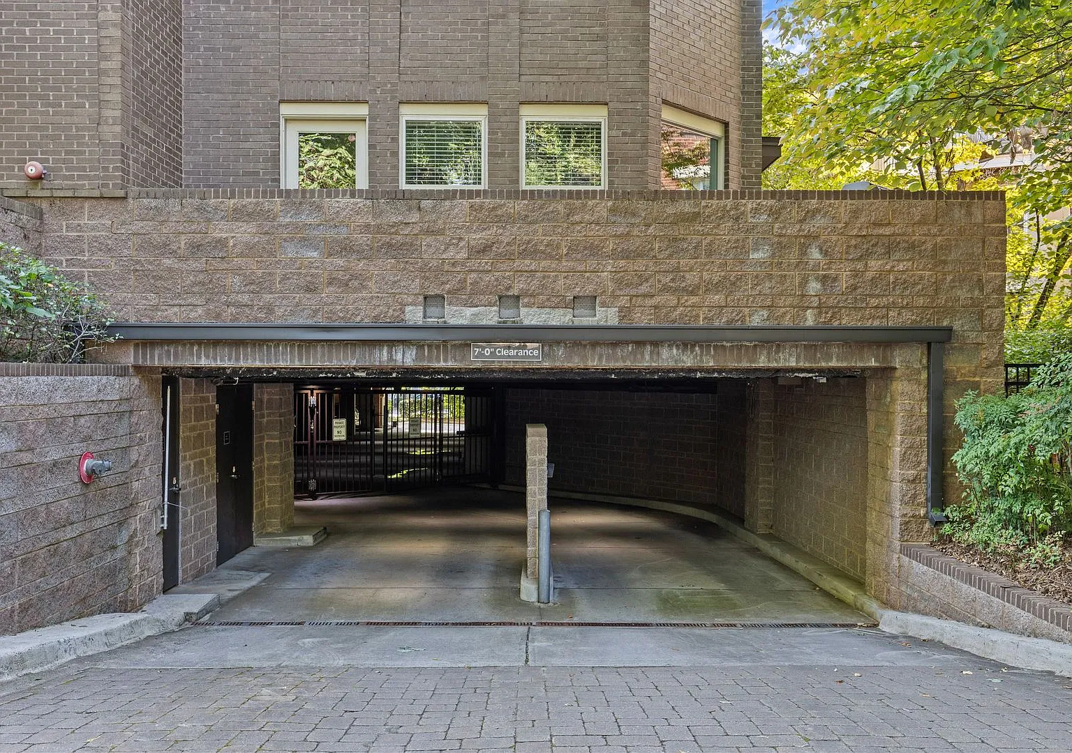 Nestled in the heart of Charlotte's iconic Myers Park, this sophisticated 10-unit gated condo on ... — Photo 2