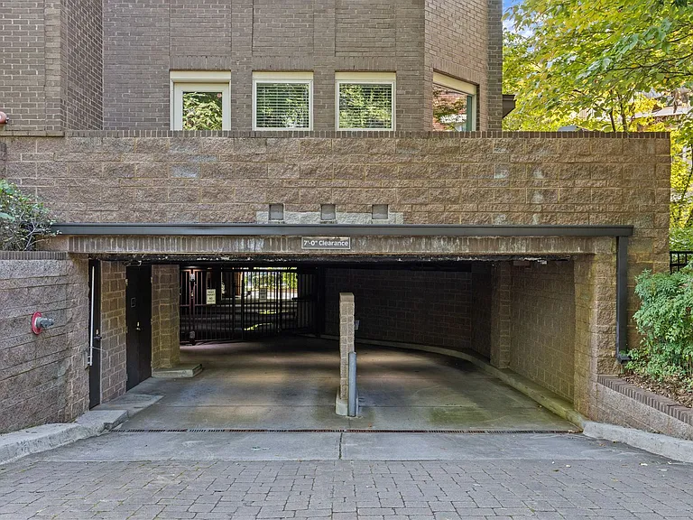 420 Queens Rd #7 — Photo 2