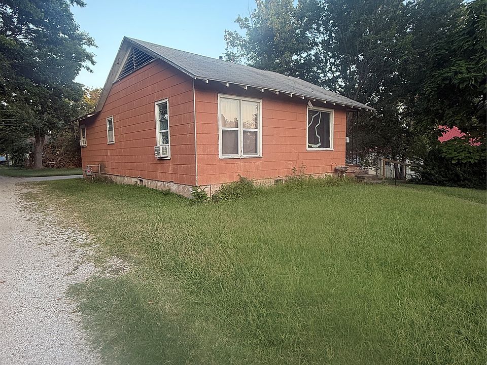 1st image of 229 S Hickory St