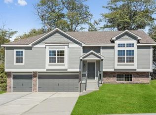 807 Colonial Dr, Pleasant Hill, MO 64080