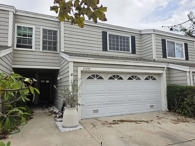 3 bed, 2.5 bath, 1386 sqft, $3,900 — Photo 2