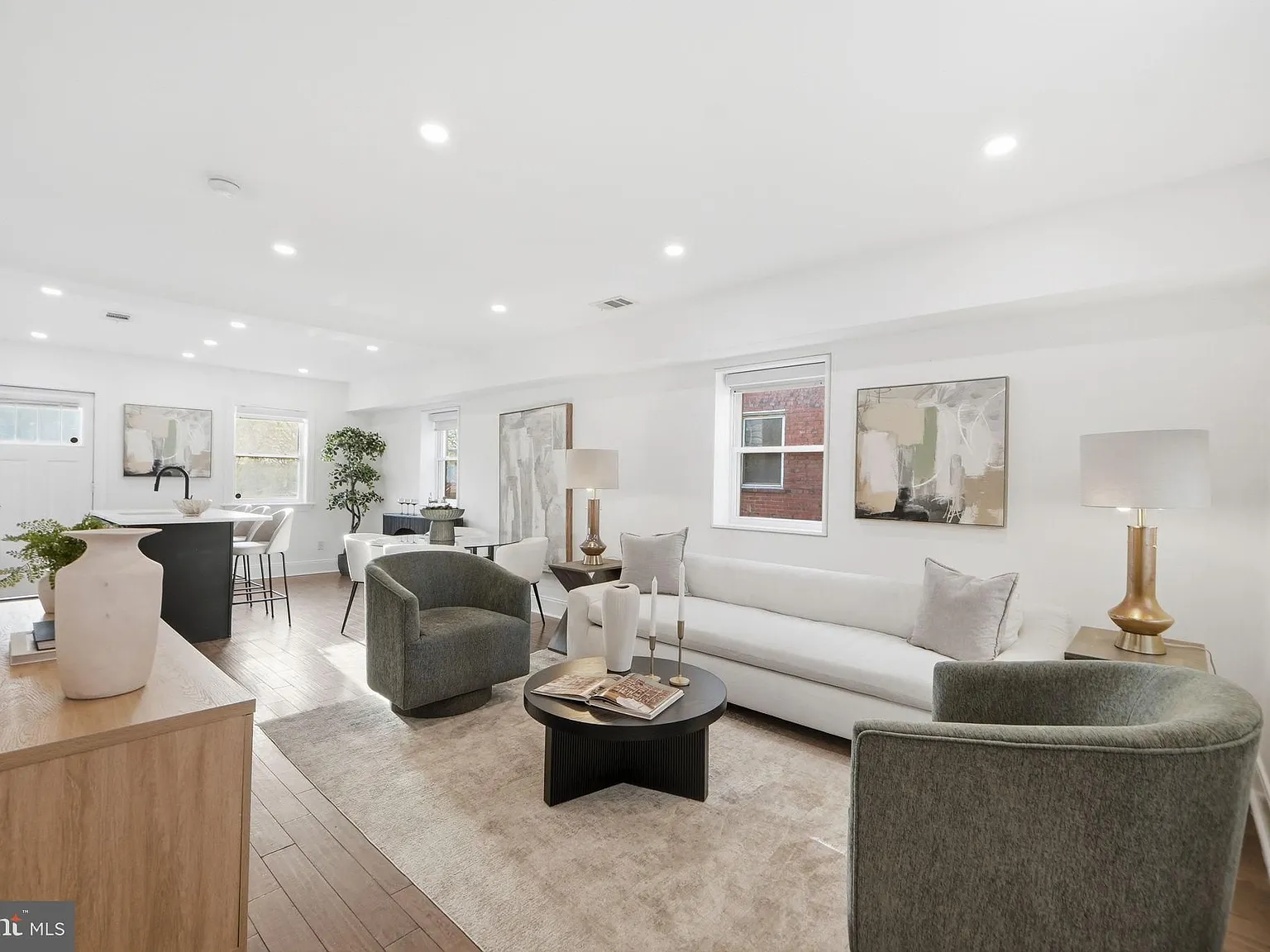 3 bed, 2.0 bath, 1436 sqft, $2,999 — Photo 3