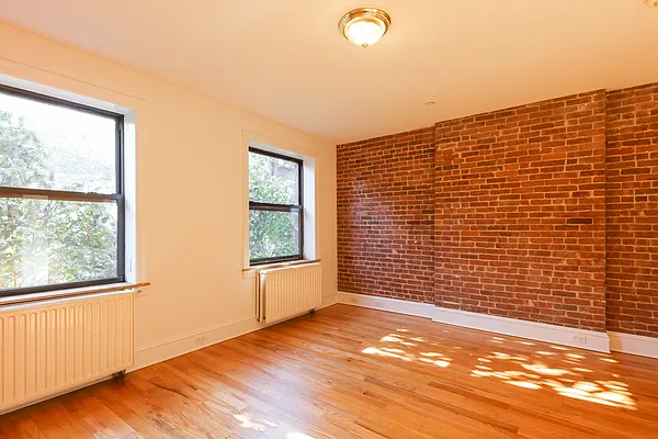 Rented by C2R Management LLC | media 4