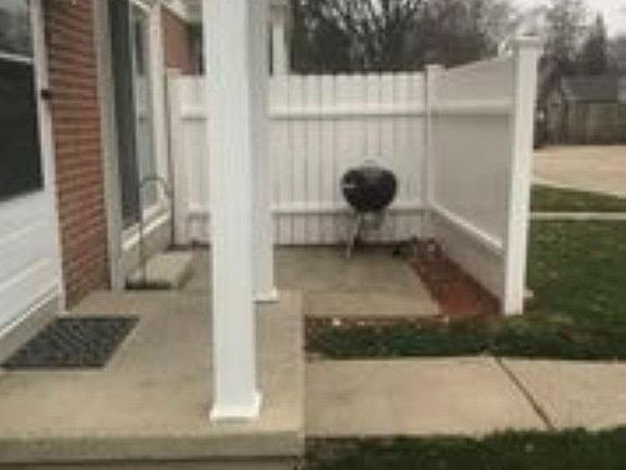 2nd image of 24487 Meadow Bridge Dr