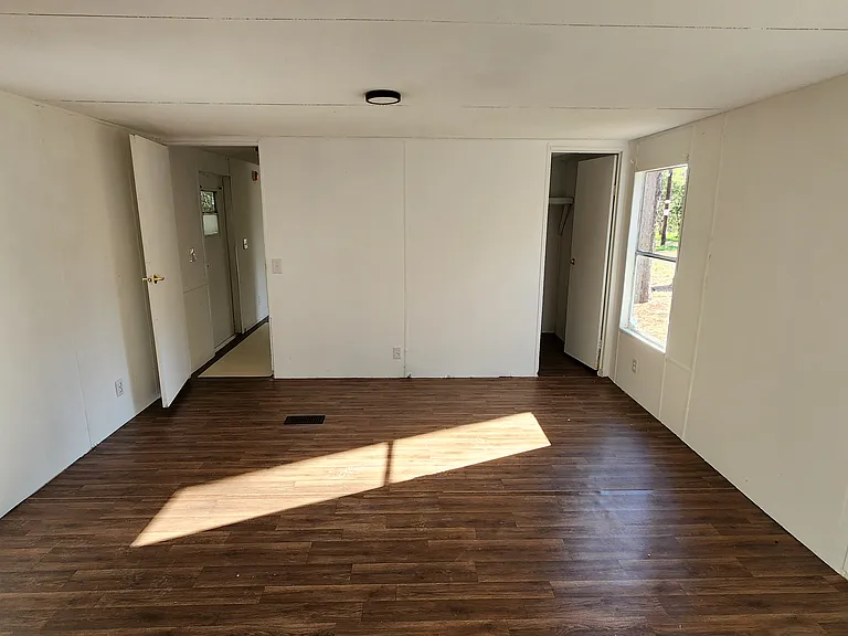 923 Mercedes St #15 — Photo 8