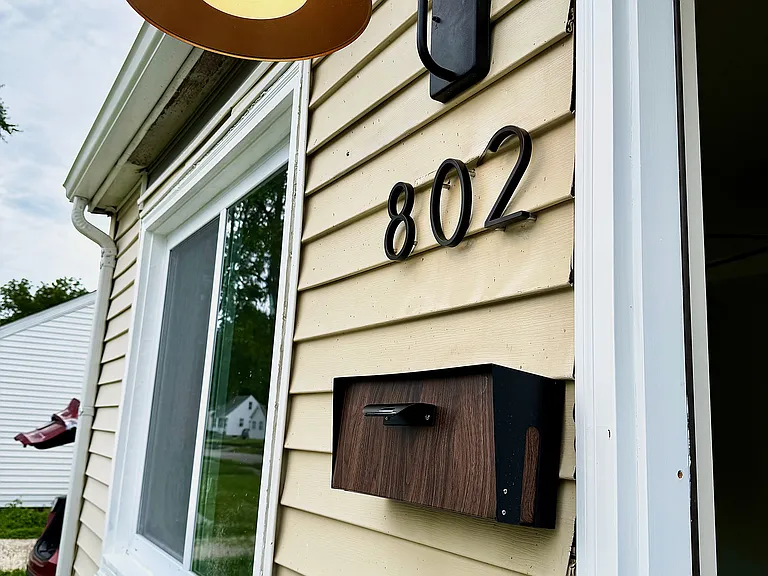 802 W Harvard St — Photo 2
