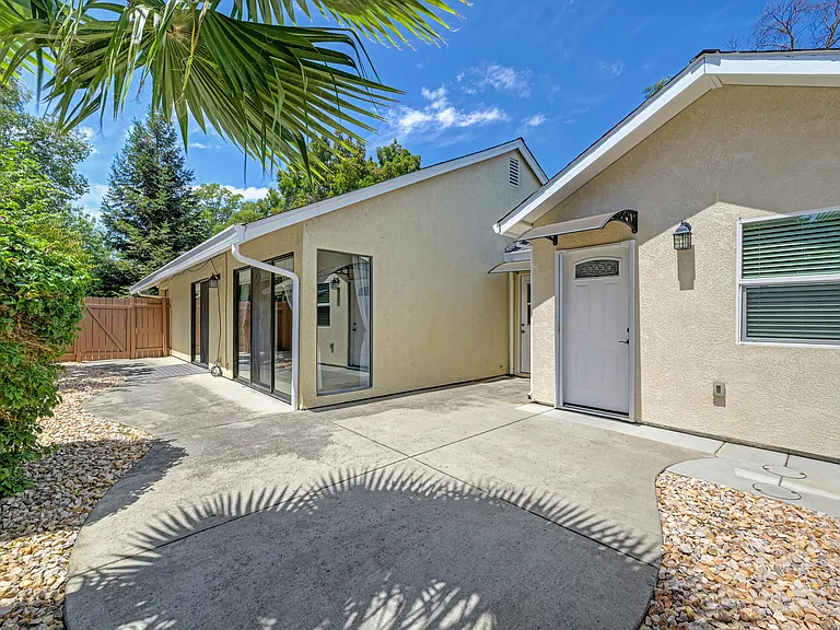 720 Donovan Ct #B — Photo 1