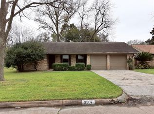 9507 Weatherwood Dr, Houston, TX 77080